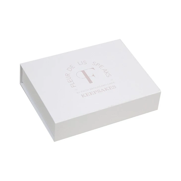 white gift boxes with magnetic lids (2)